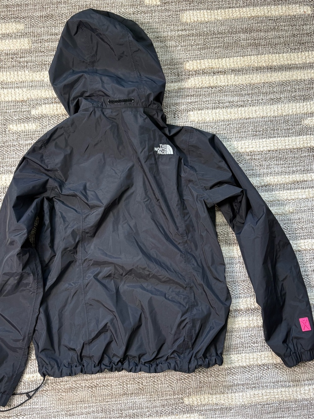 The North Face Women’s Medium Black Hooded Rain Jacket Pink Ribbon